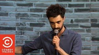Stand Up Comedy: Come funziona la chat gay Grindr - Daniele Gattano - Comedy Central