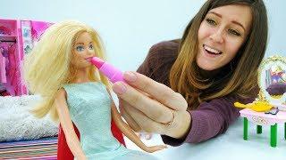 Barbie tiene una cita romántica. Vídeos de juguetes para niñas