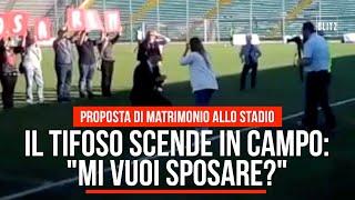 Il tifoso scende in campo: "Mi vuoi sposare?". Ancona, proposta di matrimonio allo stadio